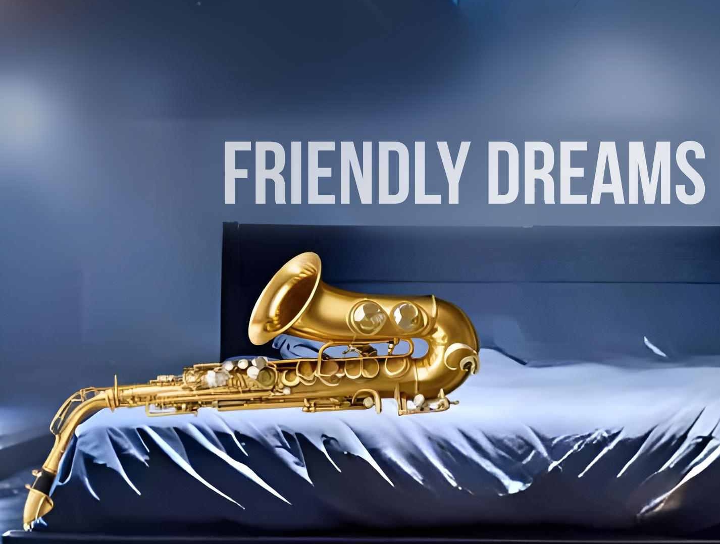 Cover friendly dreams, zeigt Saxophon auf einem Bett nachts auf einer nebligen Straße