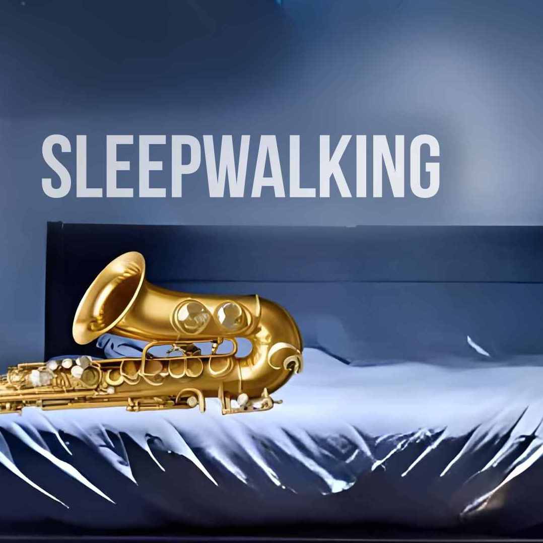 Cover sleepwalking, zeigt Saxophon auf einem Bett nachts auf einer nebligen Straße